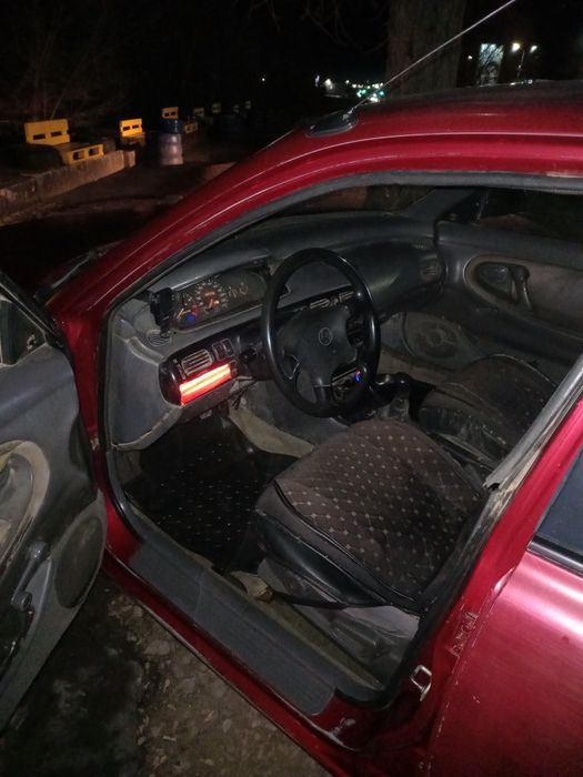 Мазда кронос. 1.8