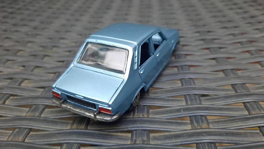 Macheta metalica renault 12 made in france scara 1/43