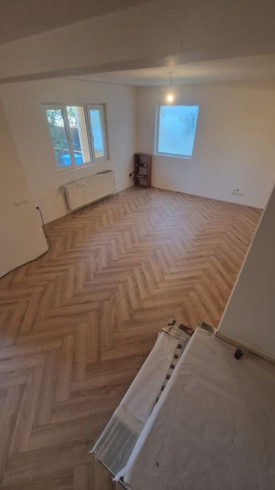 Montaj parchet SPC, Stratificat si Masiv-Parchetar cu experiență.