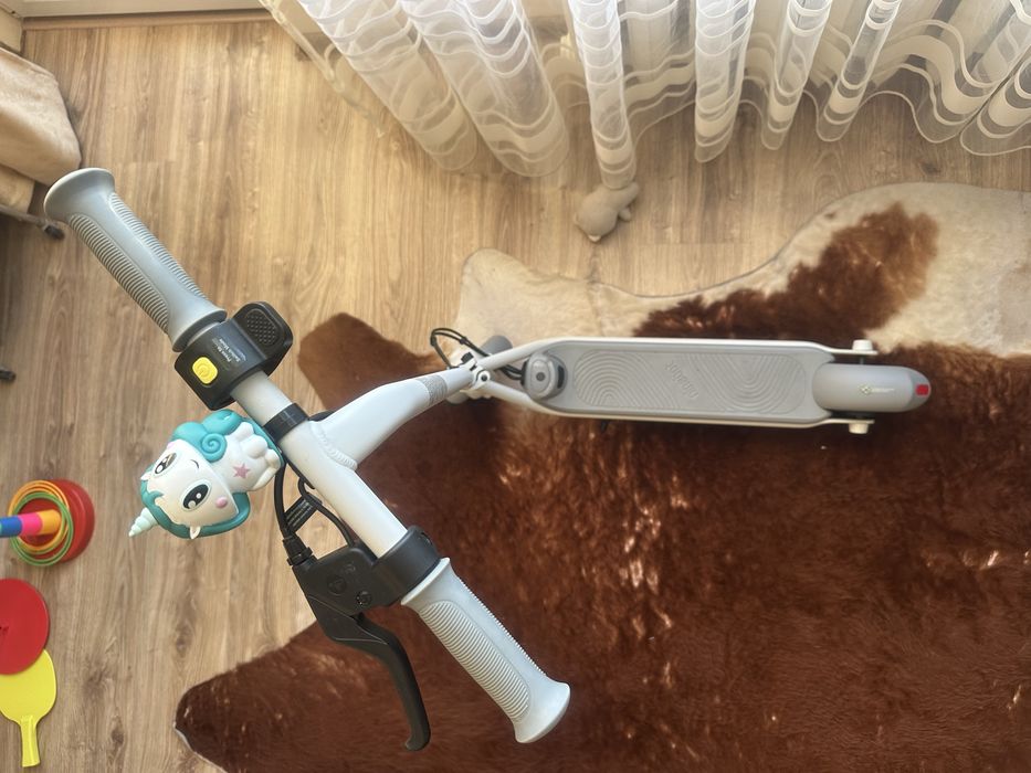 Продавам детска електрическа тротинетка Segway KickScooter Zing C10