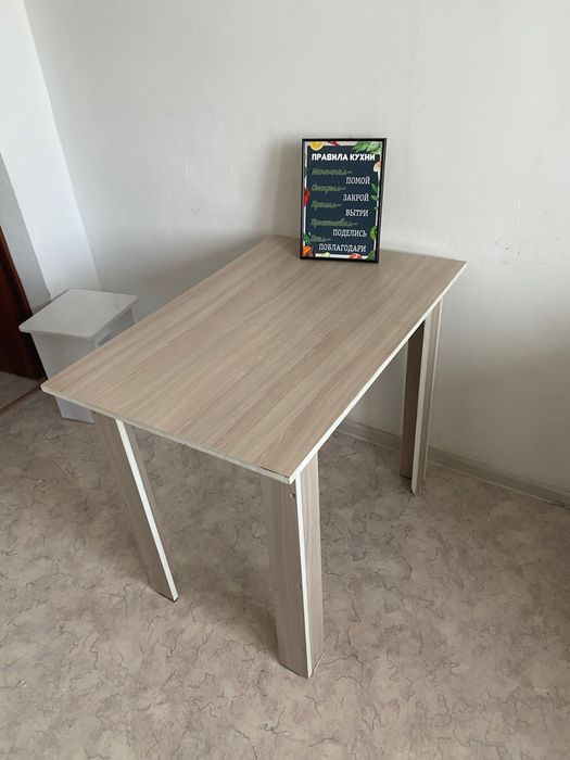 Продам стол кухонный