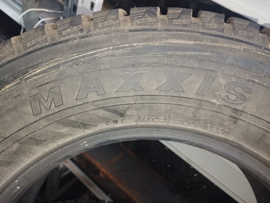 Продам шипованые шины