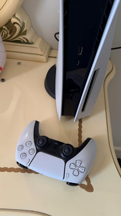 Ps 5 с каробкой почти новый