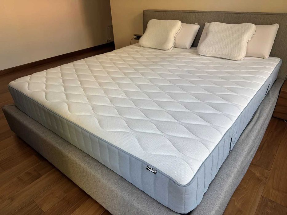 IKEA матрак 180x200 + 2 ергономични възглавници