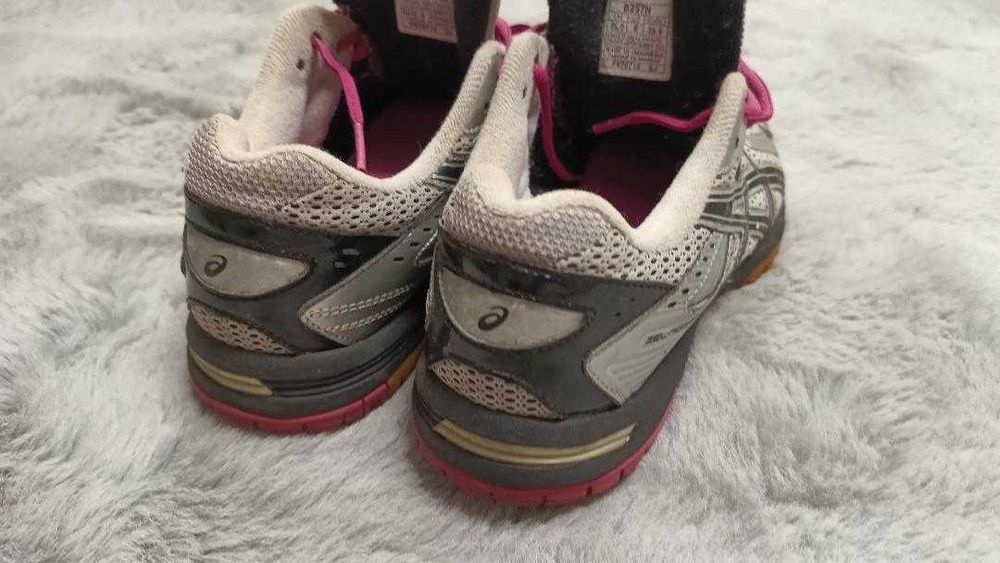 Adidasi Asics Gel Rocket II Euro, sala sau alergare, EU 39-39.5, 25 cm