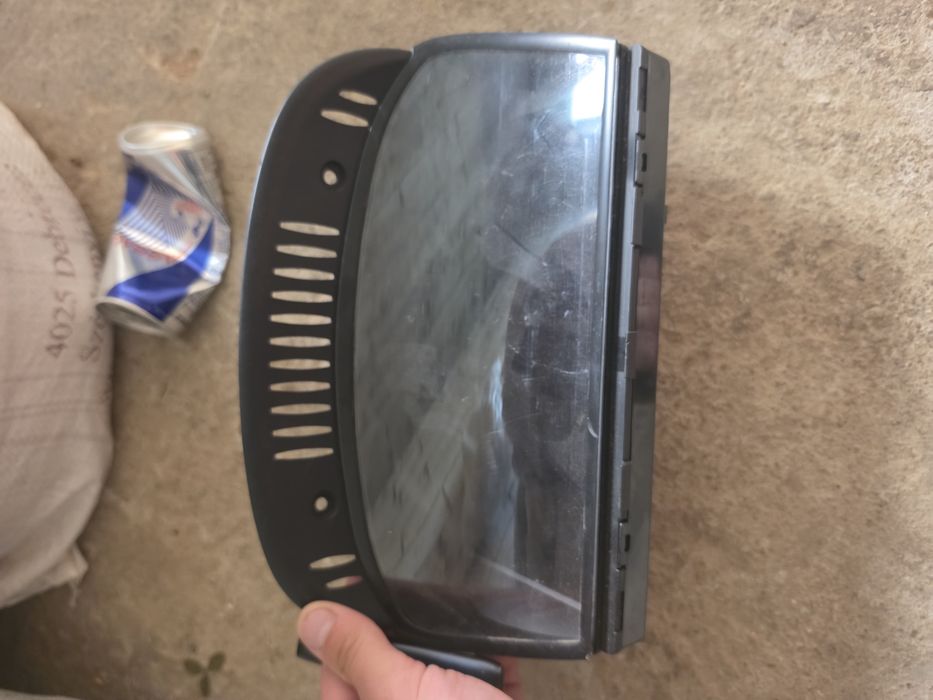 Vând navigație bmw e93 difuzoare stoc difuzoare de 10 focal și gladen de 13