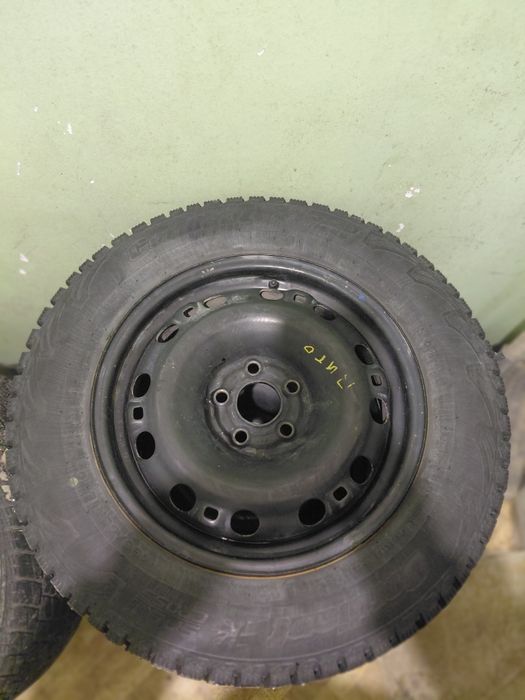 Продам комплект шин с дисками R15