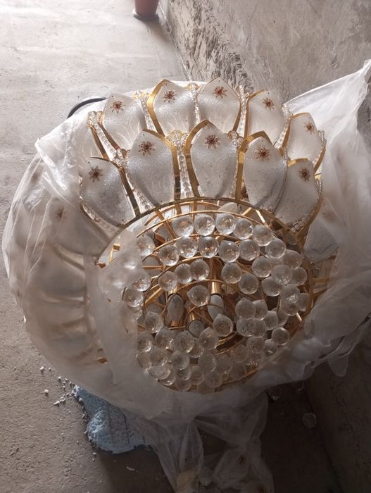 Люстра в отличном состоянии