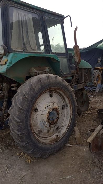 Traktor yaxshi holatda