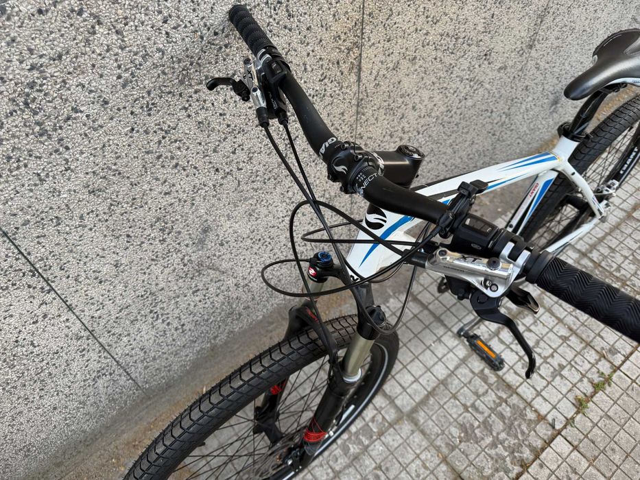 Giant Talon 2 26''/Shimano XT 3x9/Shimano XT brakes/Rockshox Reba Air