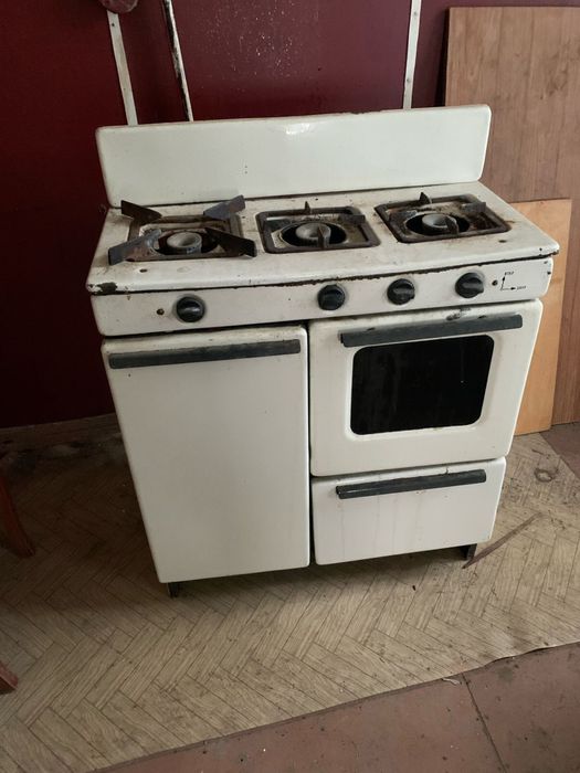 Продам газовую плиту б/у