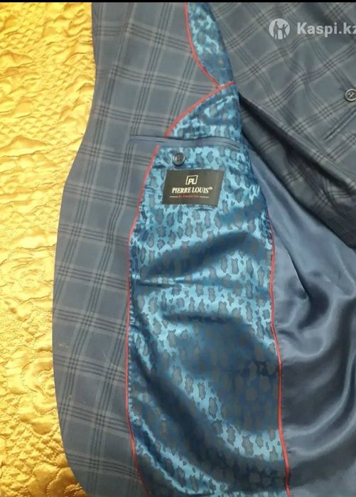 Срочно продам модный костюм