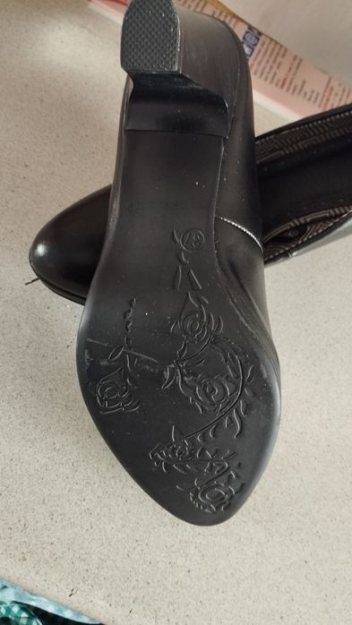 Женские туфли  черный