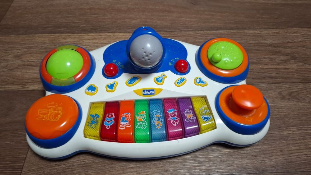 Музыкальная игрушка Chicco "Пианино"