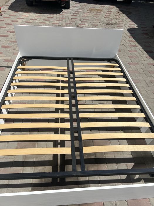 Продам кровать состояние нормальное.