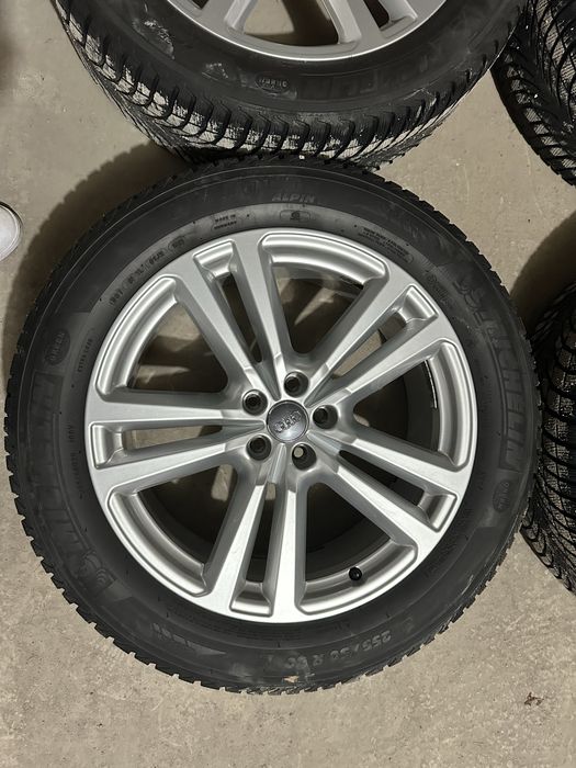 Комплект оригинални джанти със зимни гуми 20 цола.