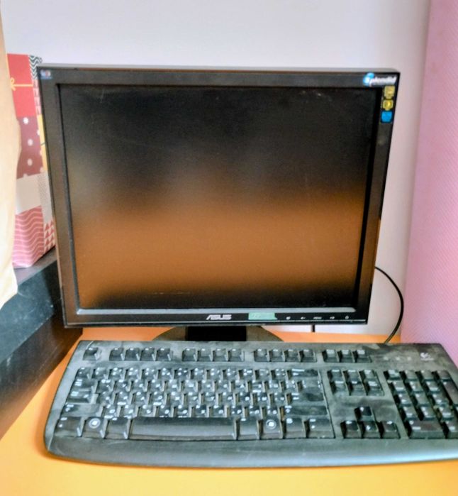 Компютър настолен