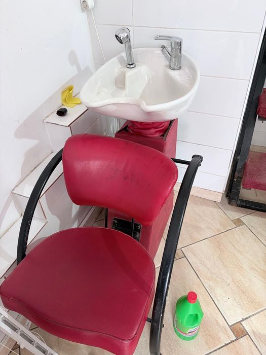 Mobilier coafor ,ce se vede in poze