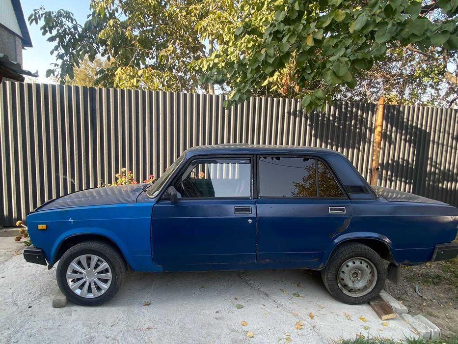 Автомобиль Лада 21070