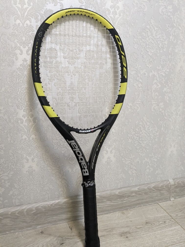 Babolat Aero Tour Pro Limited 40 000 .