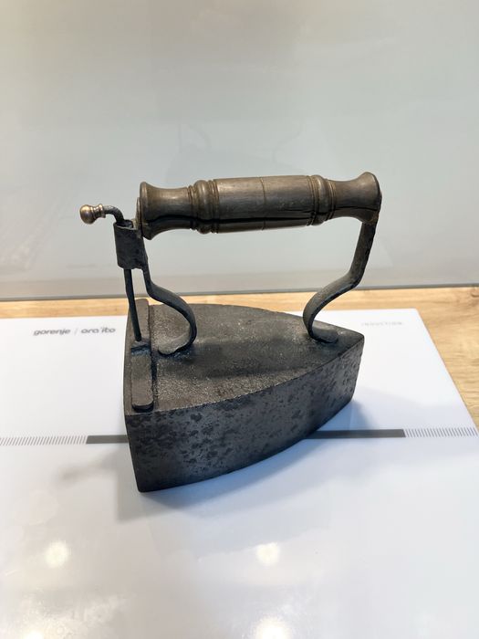 Fier de calcat vechi 1840