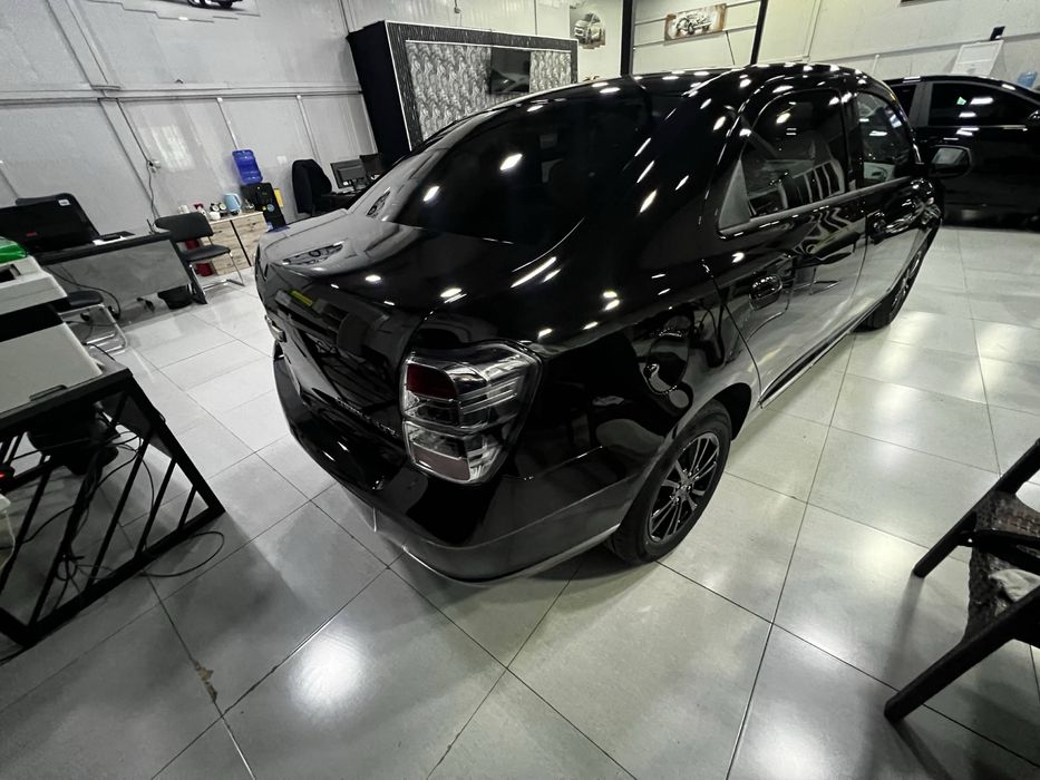 Cobolt mcm midniht oq qora ranglari bor