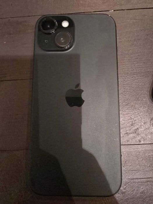 Продавам iphone 15