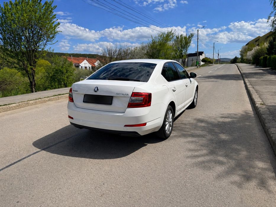 Skoda Octavia 2.0 TDI DSG 2015 Euro 6 | Navi Mare | Încălzire Scaune | Senzori Față-Spate