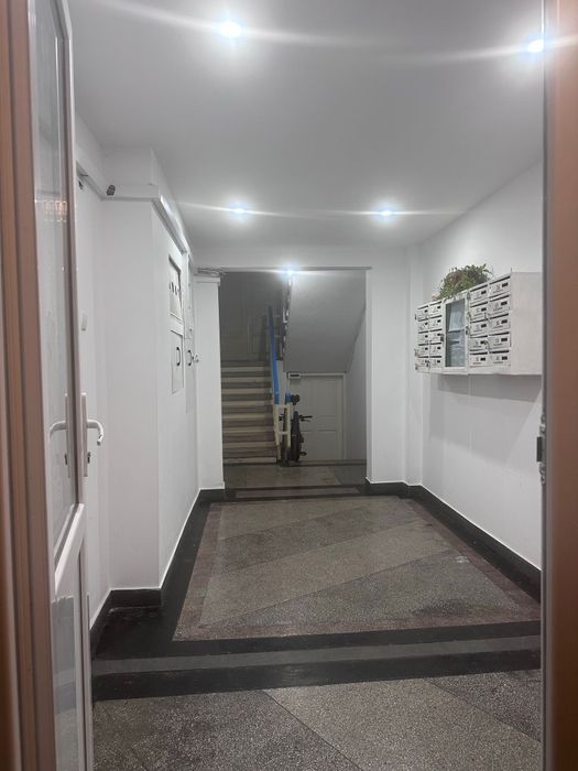 Vand Apartament 3 camere  etaj 2 Renovat