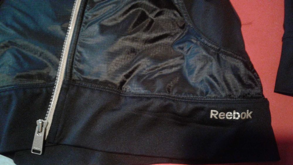 Продам кофту фирмы Reebok