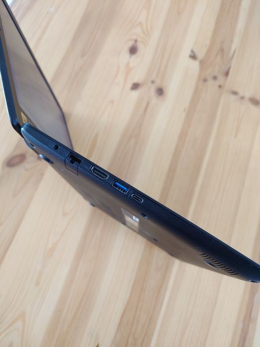 Acer ultraslim 13 inch• i5-6th Gen• 256Gb ssd• Usb C• Geanta noua cadou