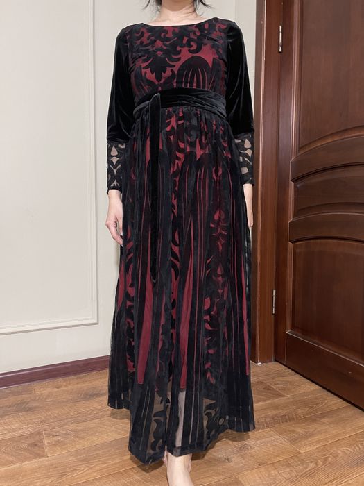 Платья вечерние и повседневные