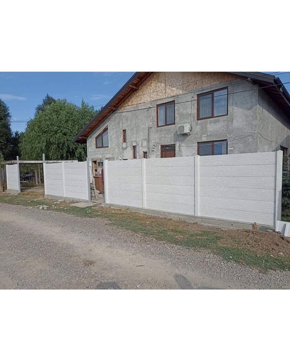 Garduri prefabricate din beton
Placi și stalpi produse din cime