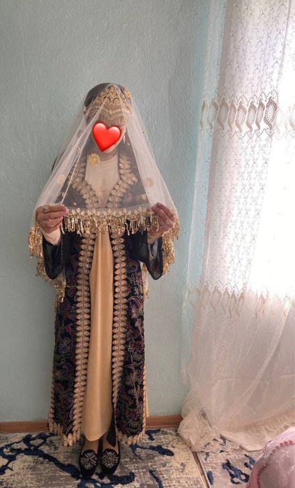 Ansanbil, sari, tillaqoshlar