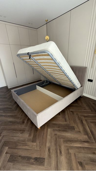 Продам матрасс 1.60 на 2.00