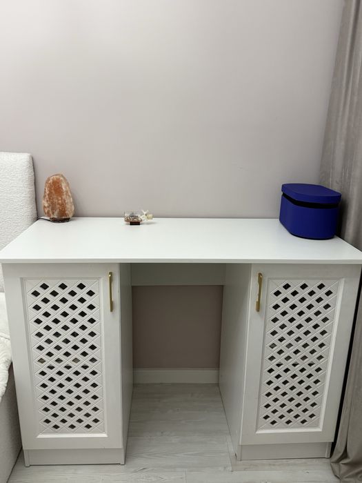 Продаю стол шкаф