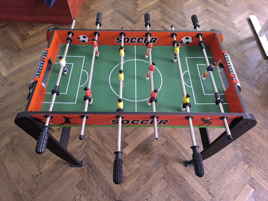 Vând masa de fotbal (fussball /kicker)