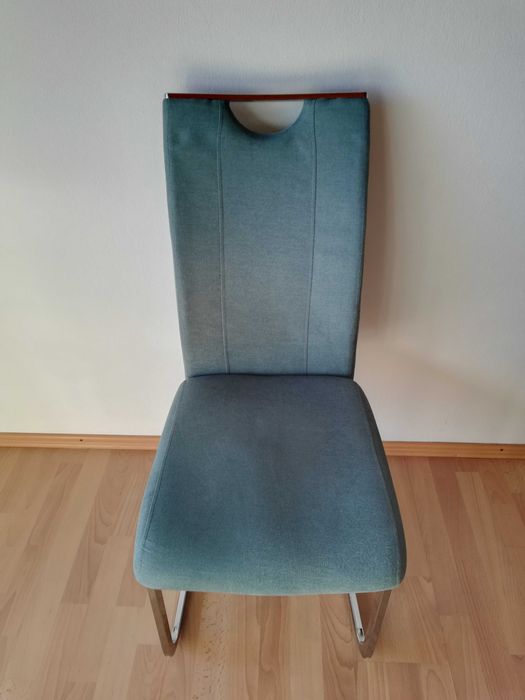 Два стола с модерен дизайн