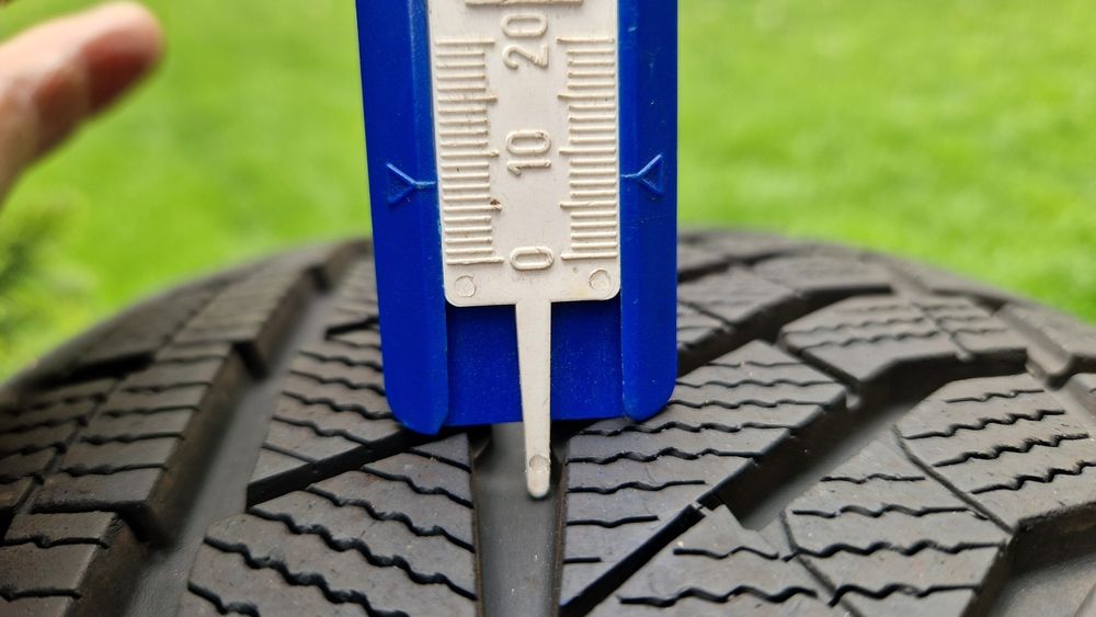 Anvelopa iarna 225 65 R 17 Falken