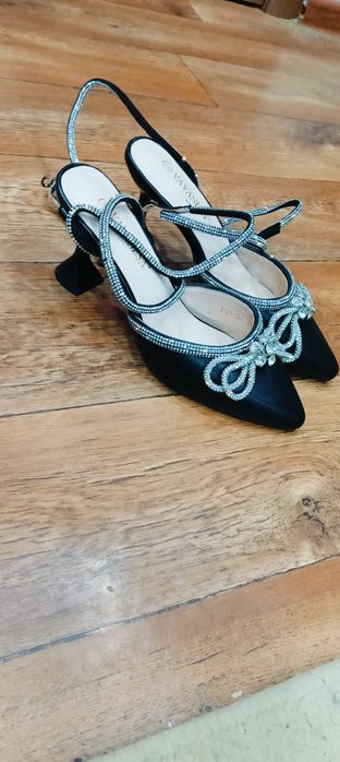 Продам новые туфли