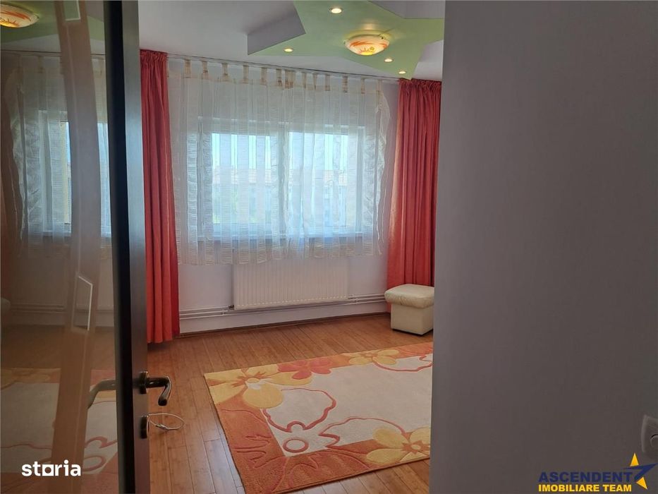 Apartament generos 3 camere de inchiriat, in zona apreciabila, Nicolae