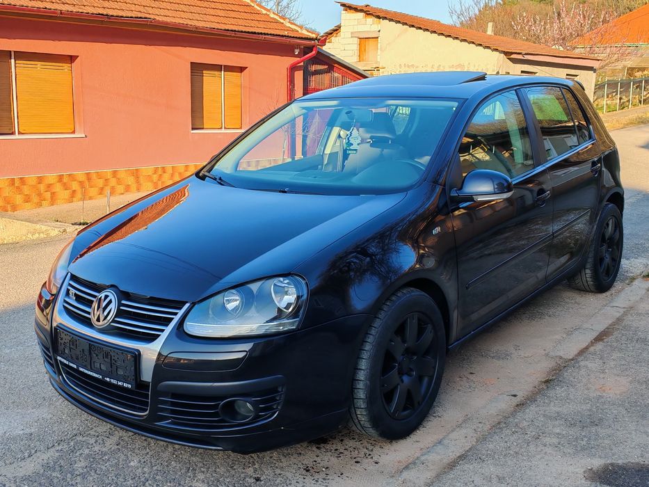Vând Golf GT sport.