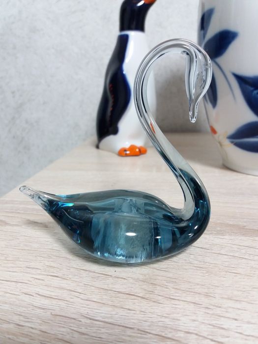 Статуэтки разные (фарфор, стекло).