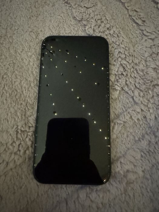 Продам айфон 13