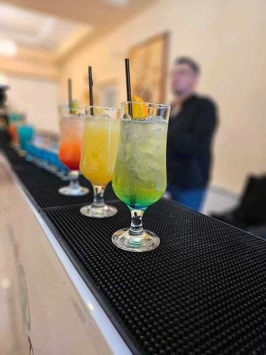 Cocktail bar si tort de shot