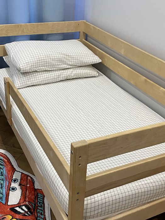 Продам деревянную кровать 90х160