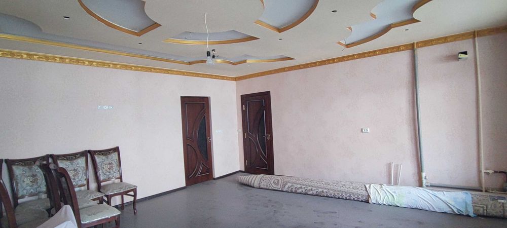 4х комнатная  на 2 м этаже на против Эркин савдо