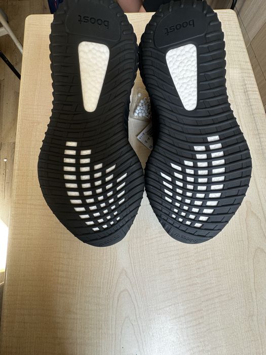 vînd yezzy noi cu eticheta, eunt foarte comozi.