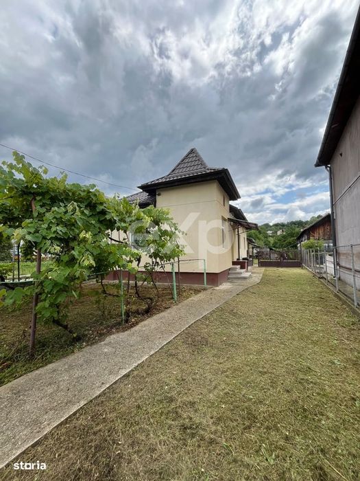Casa cu 3 camere si teren 1.140 mp toate utilitatile, anexe si acces s