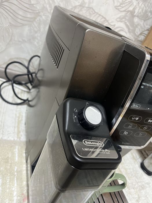 Кофемашина Delonghi Dinamica